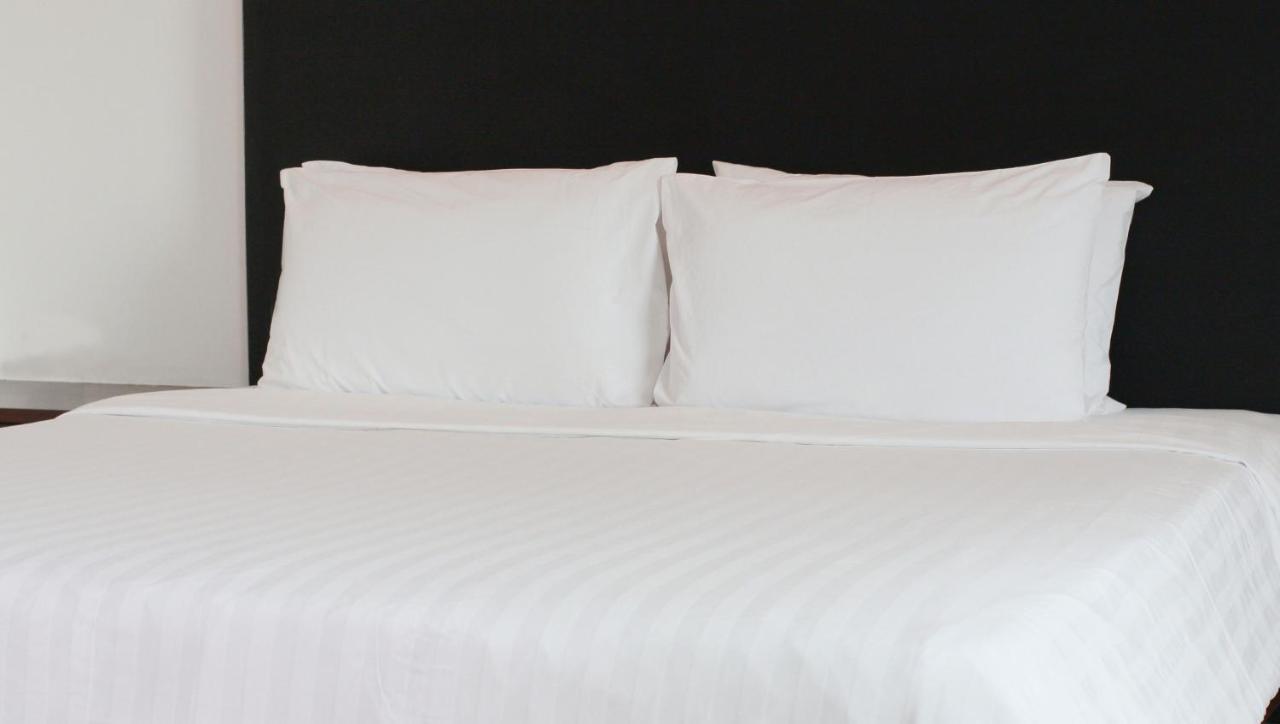 סנט פרנציסוויל Hotel Francis מראה חיצוני תמונה